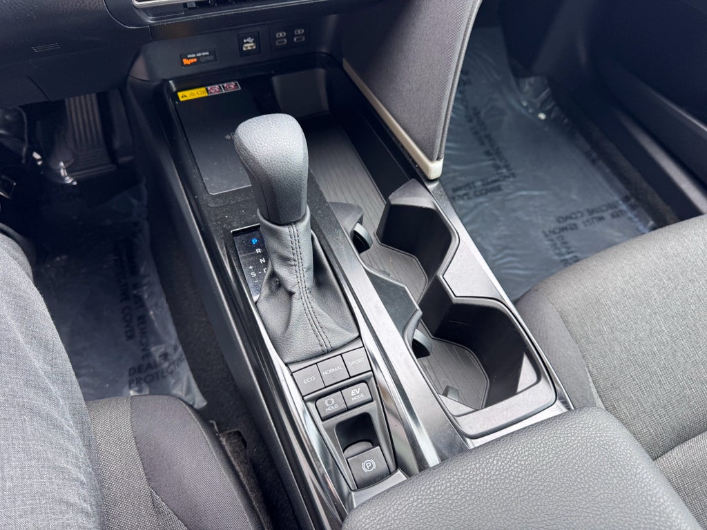 2025 Toyota Camry Hybrid LE
