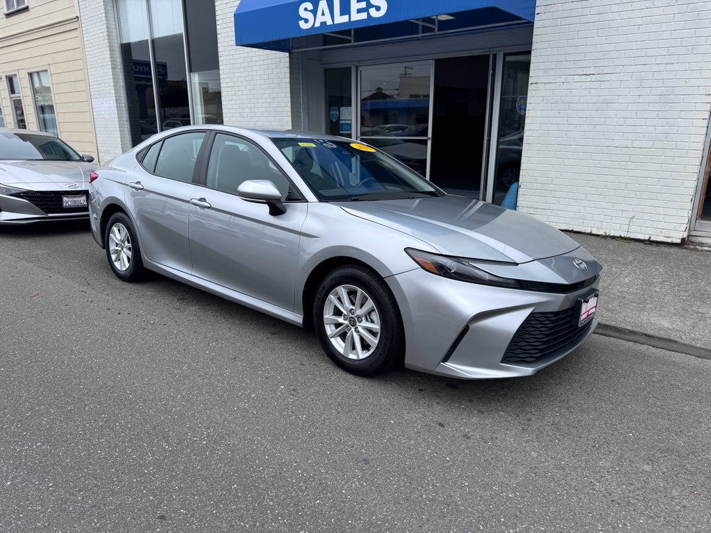 2025 Toyota Camry Hybrid LE