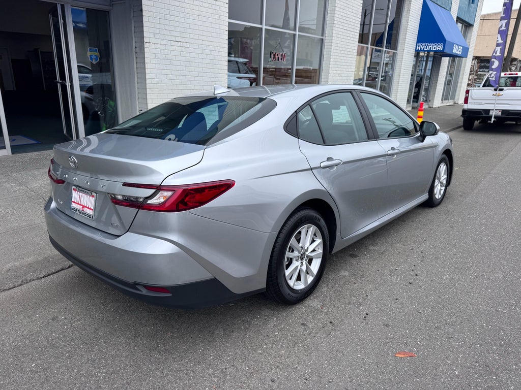 2025 Toyota Camry Hybrid LE