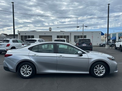 2025 Toyota Camry Hybrid LE