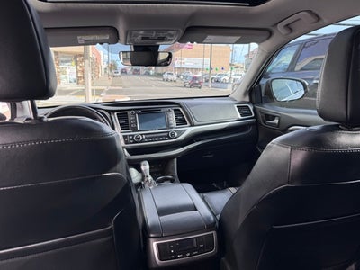 2017 Toyota Highlander SE