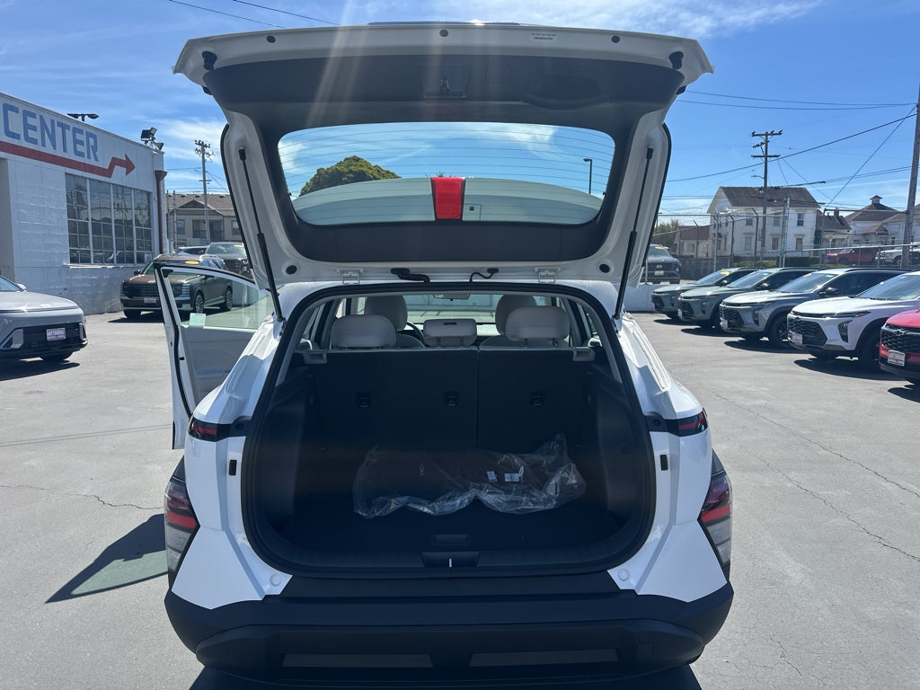 2027 Hyundai KONA SE
