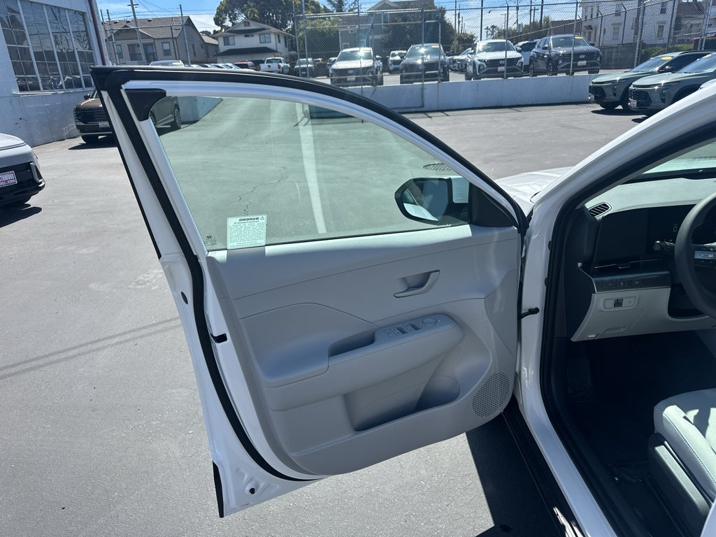 2027 Hyundai KONA SE