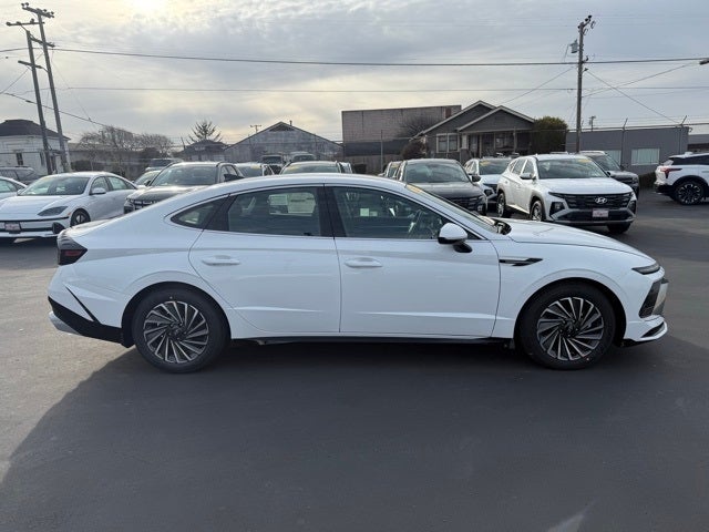 2025 Hyundai SONATA HYBRID SEL