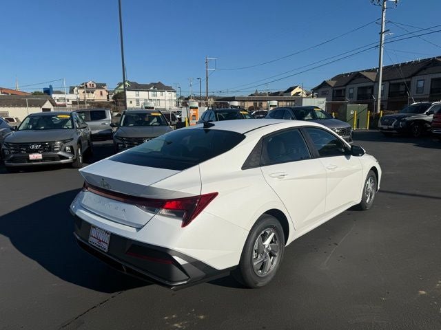 2026 Hyundai ELANTRA SE